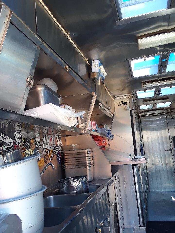 Fully Equipped Truck with 2 Fryers, 2 Burners & Charbroiler The Food